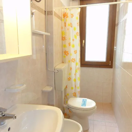 Beachfront Flat With Terrace 아파트 비비오네