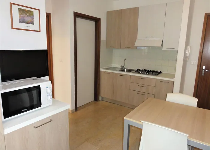 Beachfront Flat With Terrace 비비오네